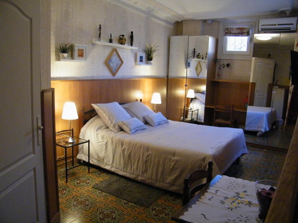 Chambres D'Hotes La Maison Sur Le Port Mèze Rom bilde